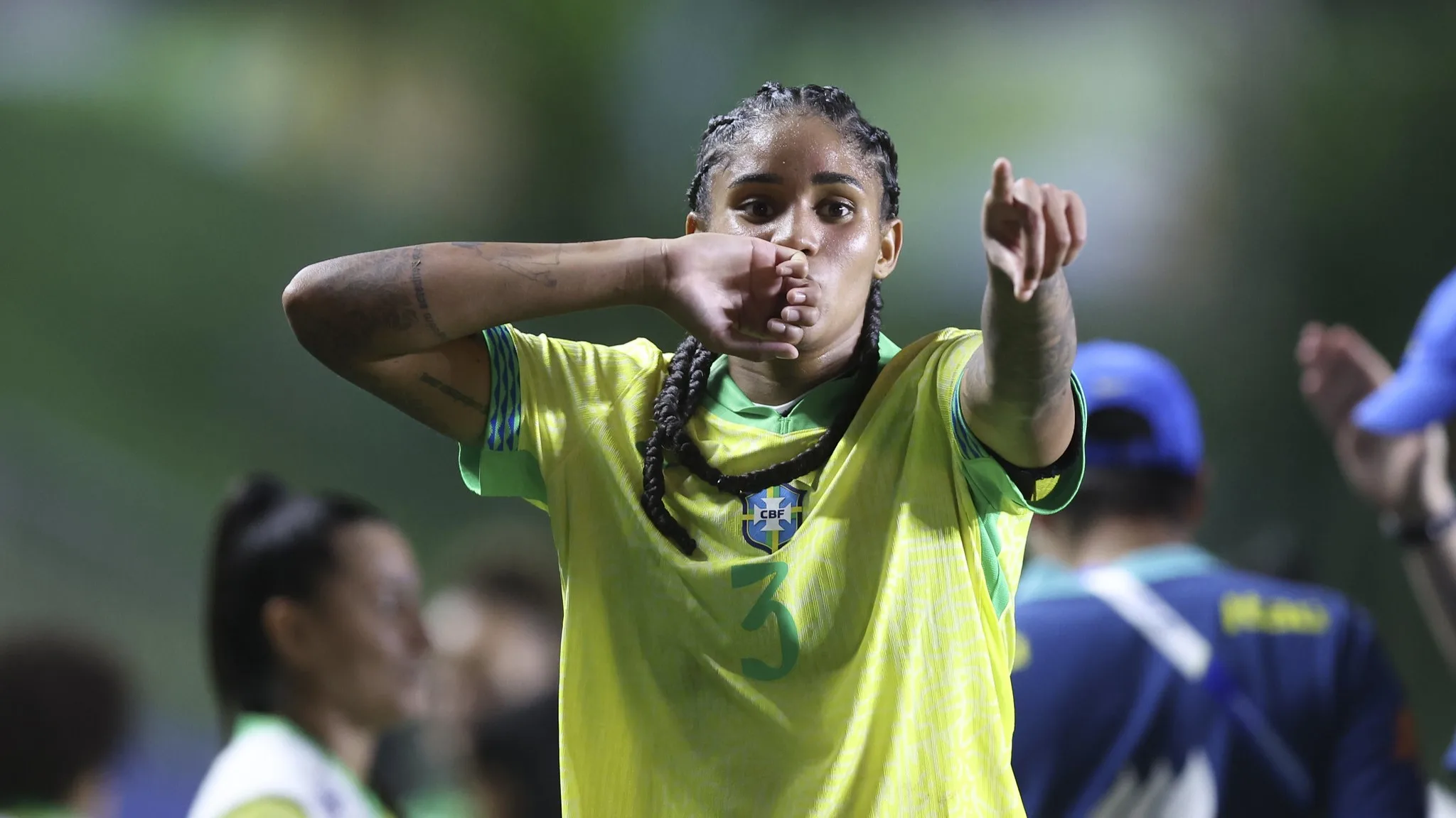 Finalista à Bola de Ouro comemora gol de empate do Brasil com a Colômbia