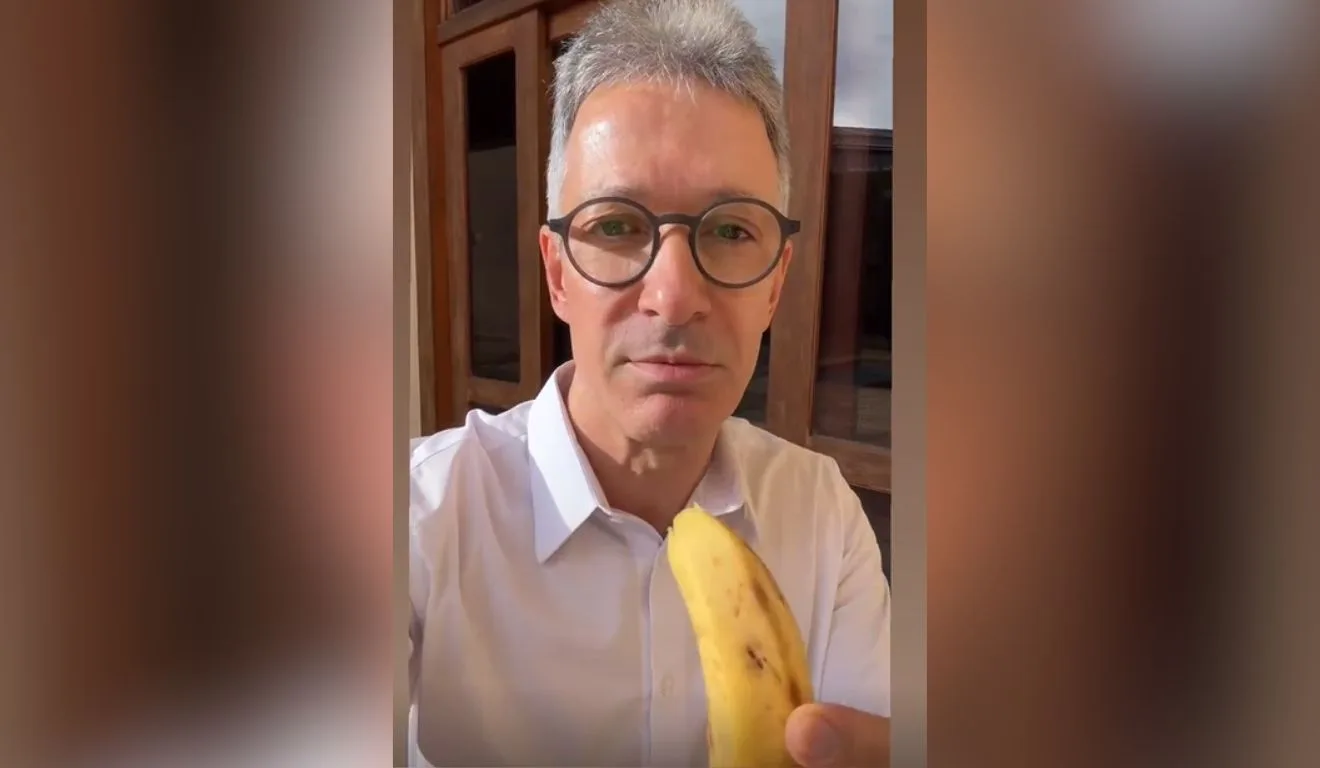 Romeu Zema come banana com casca.