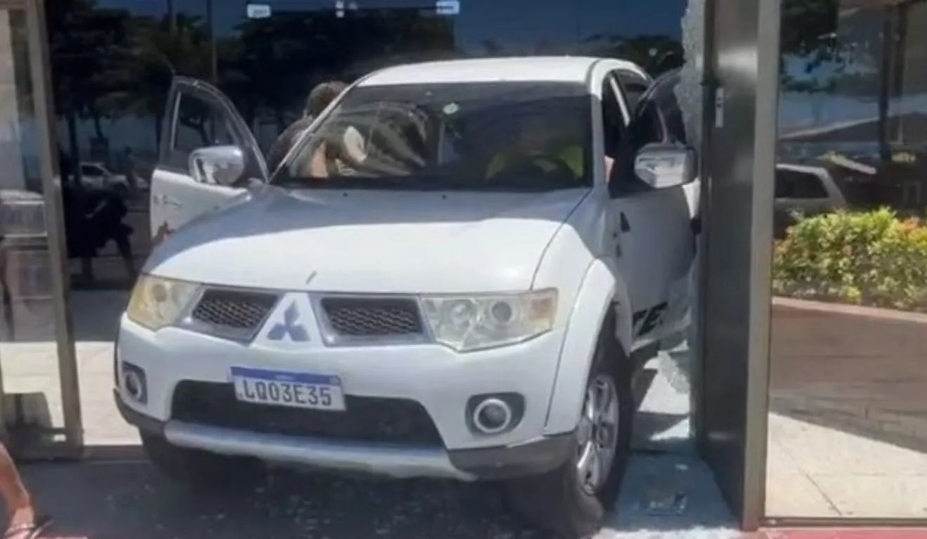 A condutora teria perdido o controle

Foto: Leitor Folha Vitória