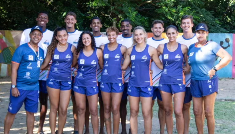 Equipe de vôlei de praia do clube Aest