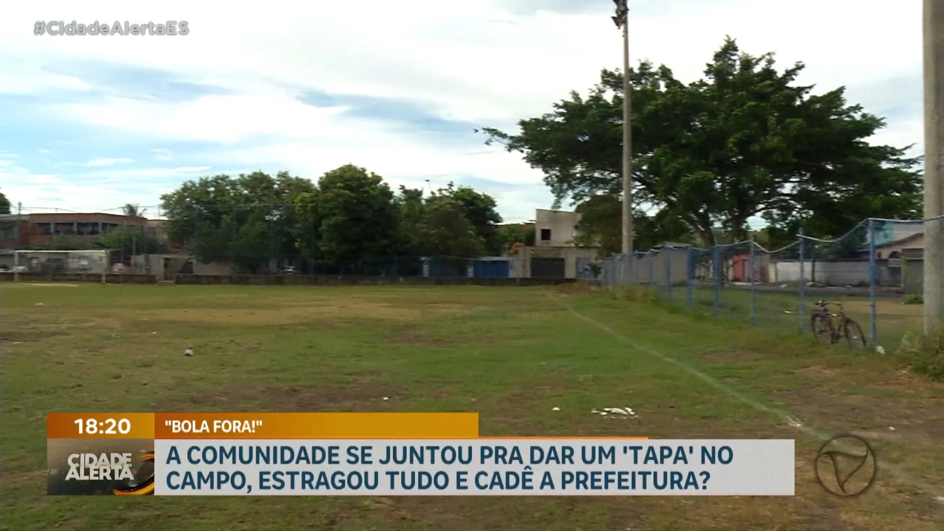 Moradores pedem reforma do Campo do América, em Nova Almeida