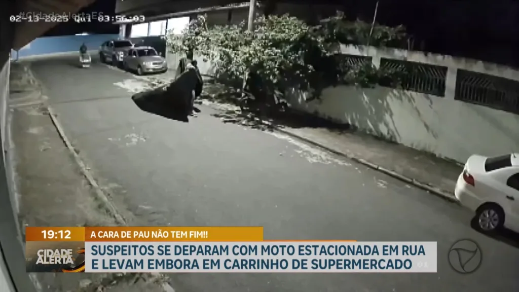 Bandidos tentam furtar moto em carrinho de supermercado