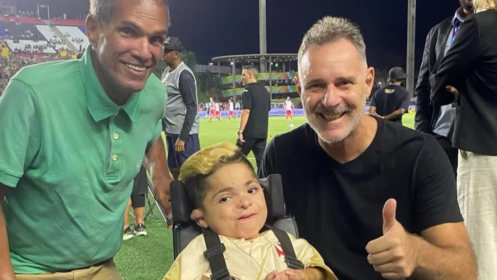 Gabriel da Colina com Geovani e Carlos Germano, ídolos do Vasco