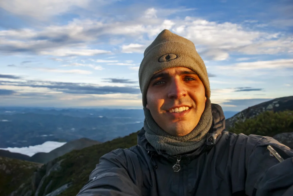 Leonardo Merçon em sua primeira expedição fotográfica no Parque Nacional do Caparaó, testando seu novo equipamento