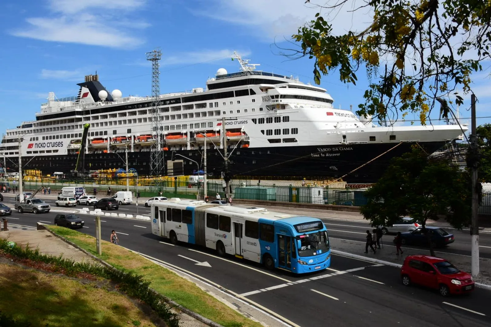 Cruzeiro português Vasco da Gama atraca no Porto de Vitória