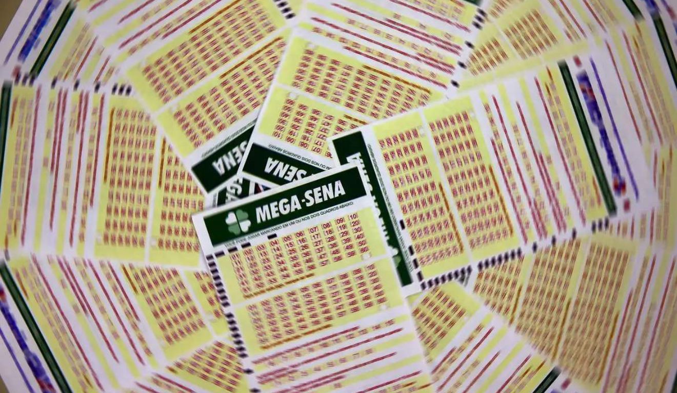 Bilhetes de aposta da mega-sena, sem números preenchidos.