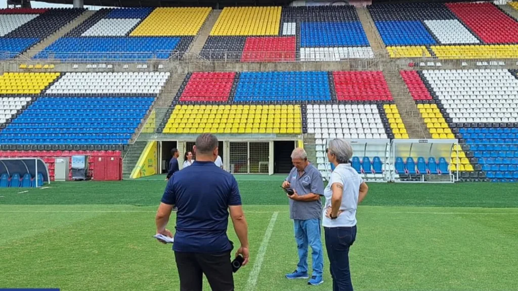 Representantes da Fifa fazem vistoria no estádio Kleber Andrade para a Copa do Mundo Feminina de 2027