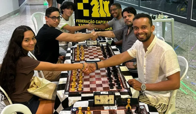 Imagem com jogadores de Xadrez capixabas no encontro de Xadrez na Serra