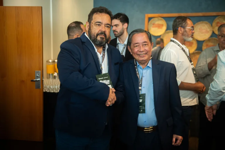 Fabrício Tristão (CCCV) e Nguyen Nam Hai (VICOFA)