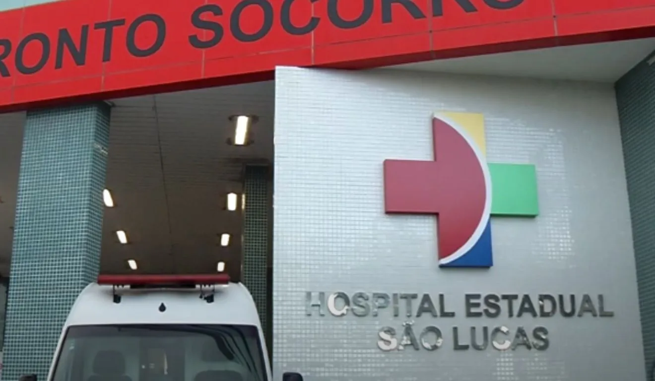 Homem esfaqueado pela própria esposa está internado na UTI do Hospital São Lucas. Foto: Reprodução/ TV Vitória