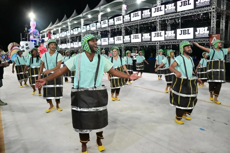 Ala da Tradição Serrana homenageou Chaves e seu barril. Foto: Thiago Soares/Folha Vitória