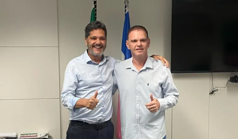 O ex-prefeito de Sooretama Alessandro Broedel e o vice-governador, Ricardo Ferraço.