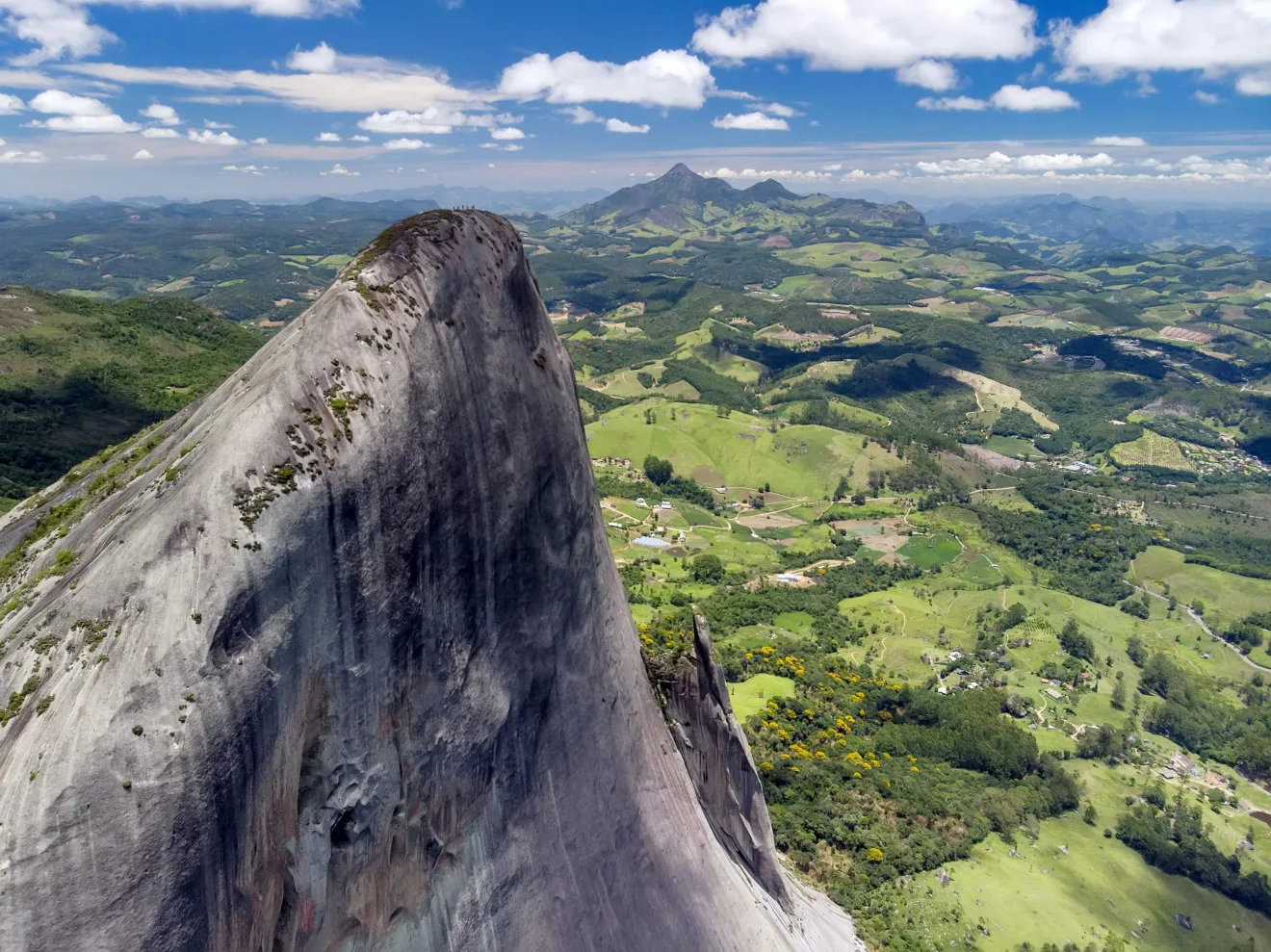 Vista aérea do corredor ecológico entre Pedra Azul e Forno Grande