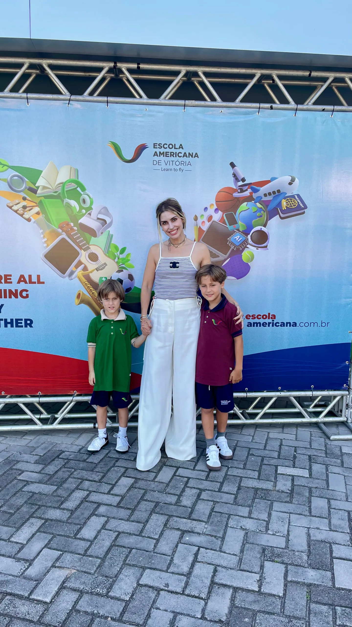 Mariana Rizzi e os filhos Matheus e Luca