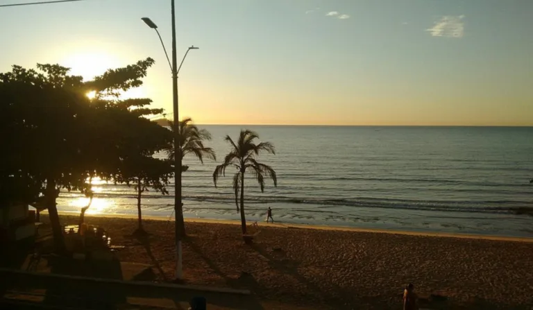 Praia de Piúma (Foto/reprodução: TripAdvisor)