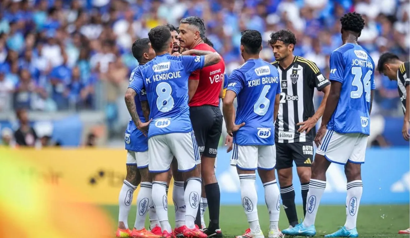 Cruzeiro formalizou reclamação contra o VAR Rodolpho Toski Marques. Foto: Pedro Souza / Atlético