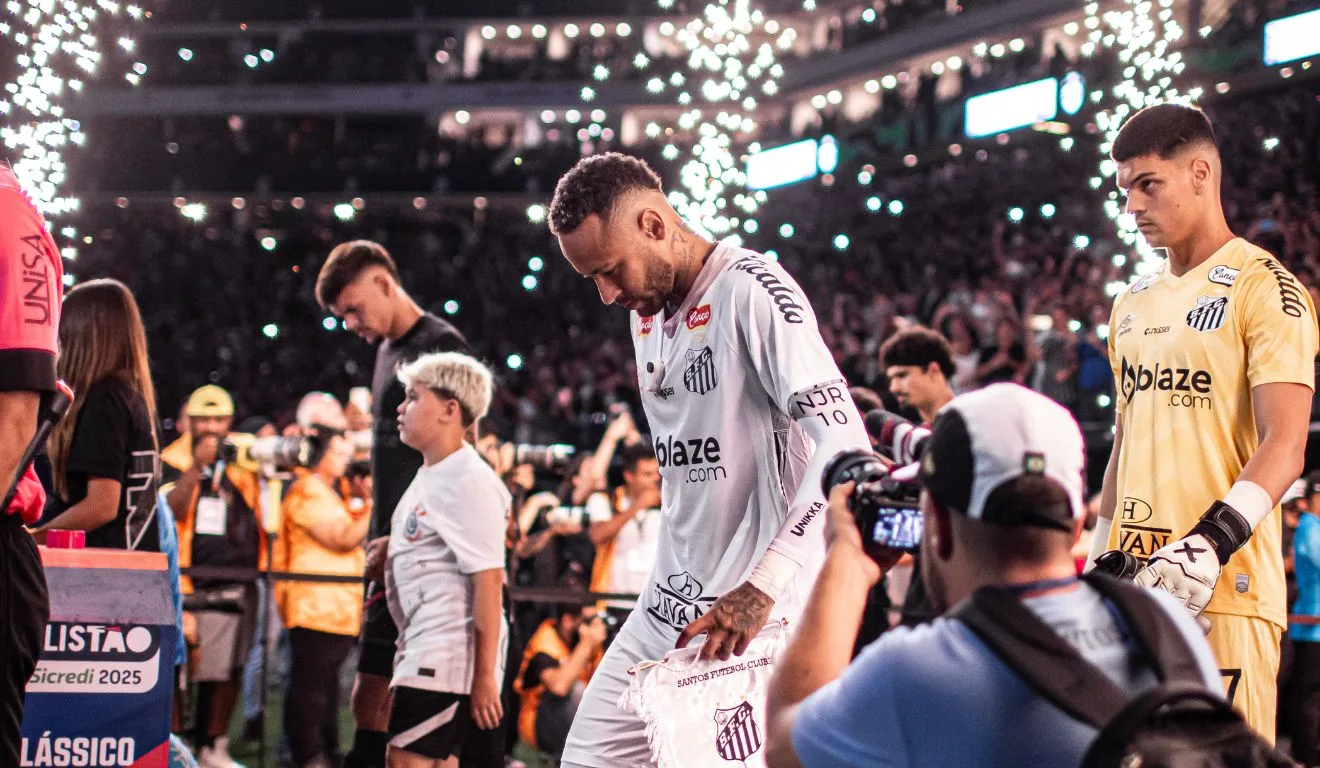 Corinthians bateu recorde mesmo com aumento de preço dos ingressos no clássico. Fotos: Raul Baretta/ Santos FC.