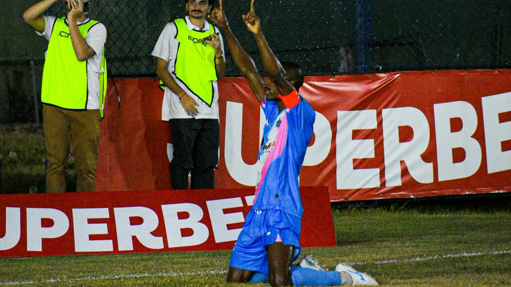 Capixabão: Vitória x Capixaba. Salvador Costa