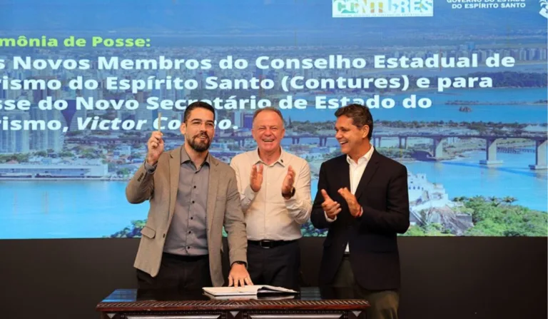 O secretário de Turismo, Victor Coelho; o governador do Estado, Renato Casagrande; e o vice-governador, Ricardo Ferraço.