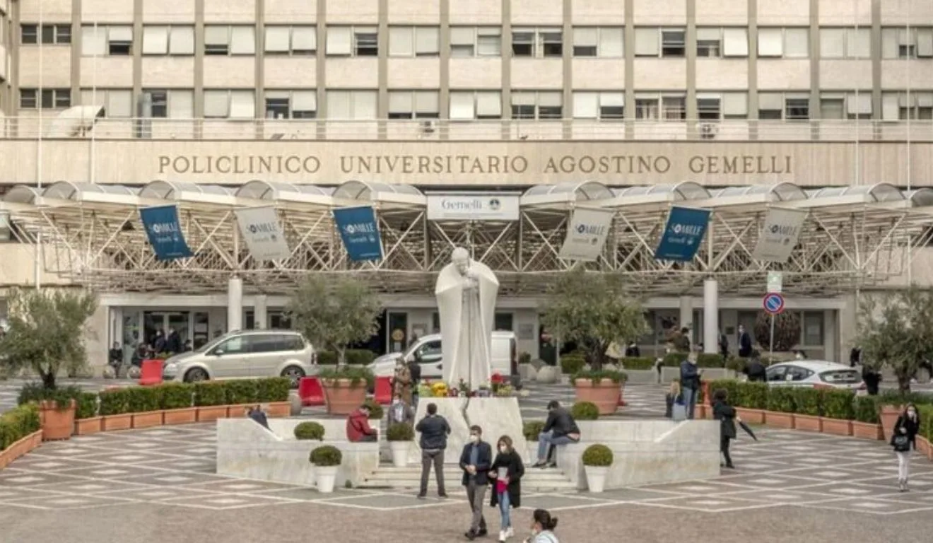 Papa Francisco está internado no Policlinico Agostino Gemelli desde sexta (14). Foto: Reprodução/ Fondazione Policlinico Universitario Agostino Gemelli