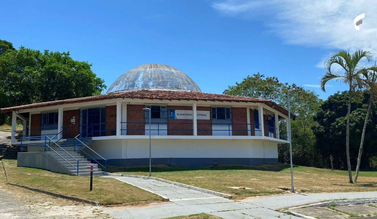 Fachada do Planetário de Vitória, na Ufes