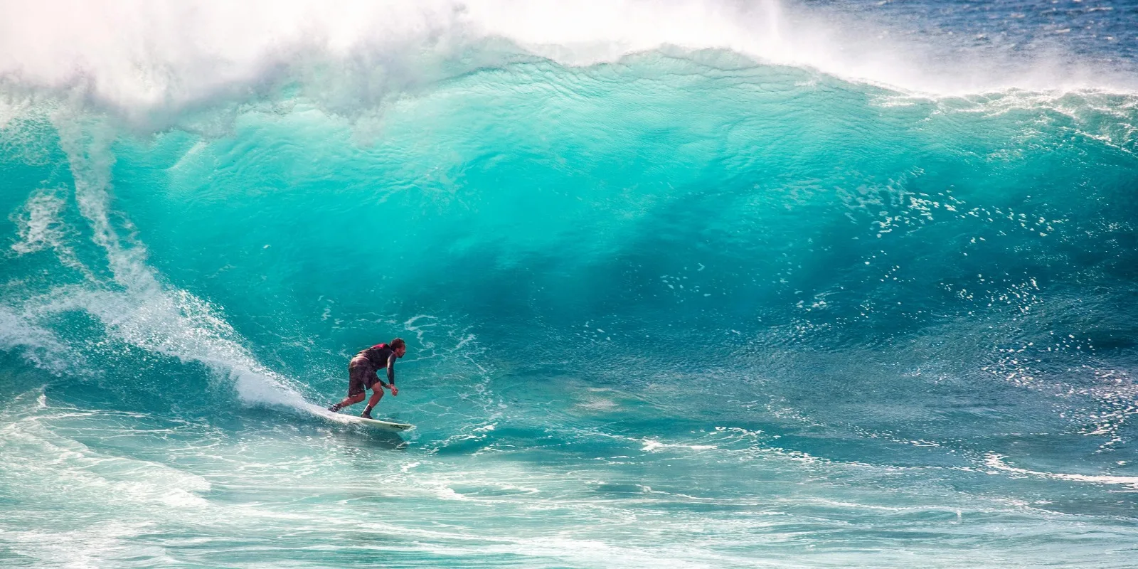 A Evolução do Surfe Competitivo: Do Hawaii às Olimpíadas