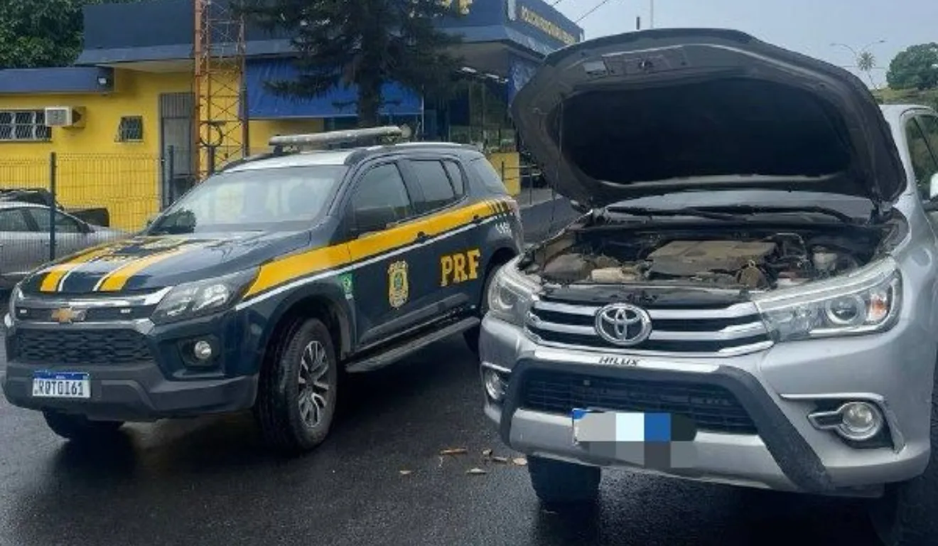 Hilux prata que foi roubada