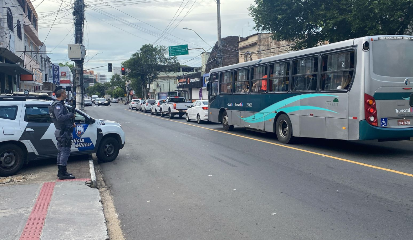 Policiamento na avenida marechal campos