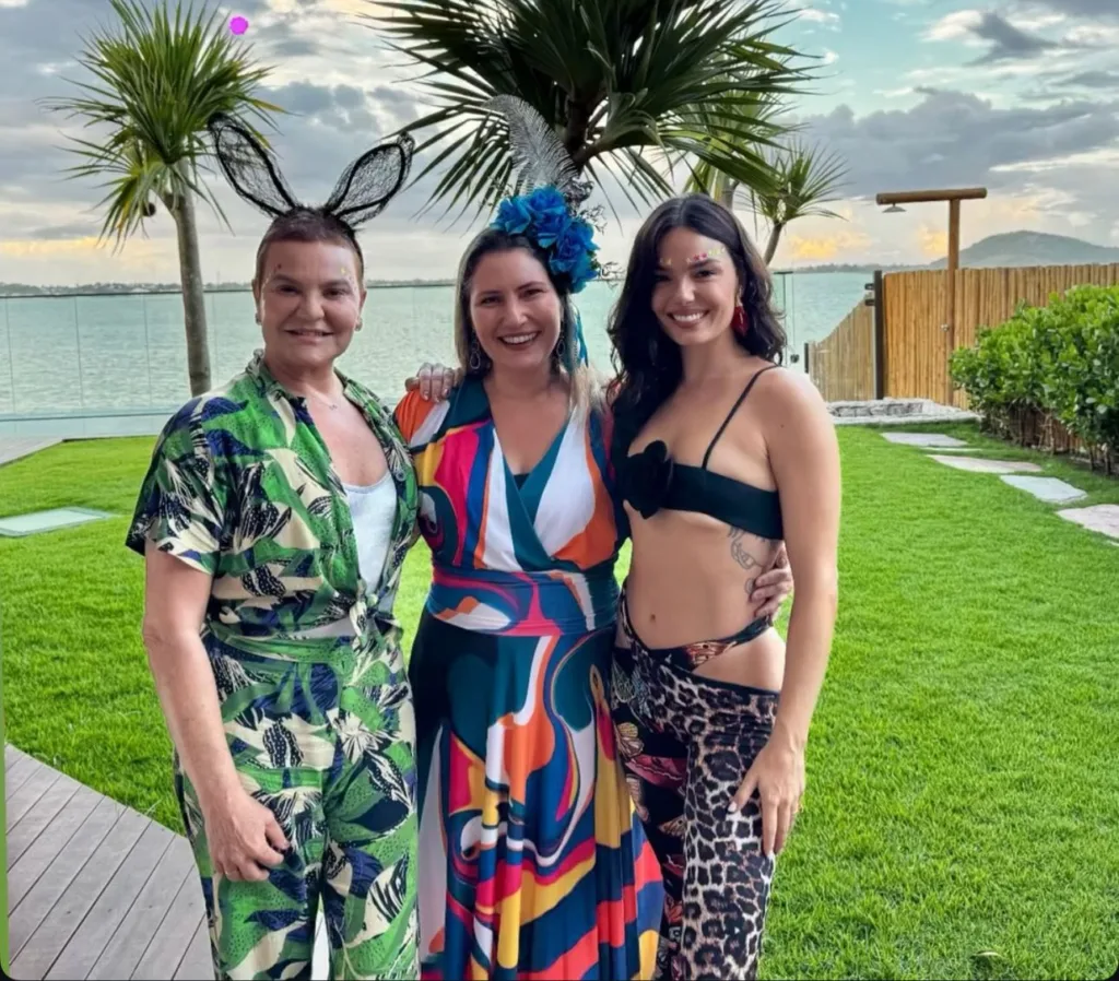 Carnaval 2025 em Guarapari: Rosalba Nable, Eduarda Buaiz e Isis Valverde (Foto: Reprodução/Instagram)