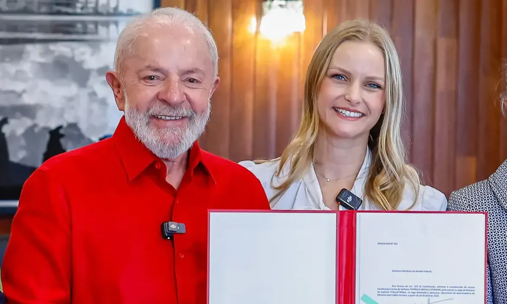 Verônica agradece a indicação e cita a simbologia de a indicação ser formalizada no Dia Internacional da Mulher. Crédito: Ricardo Stuckert/PR/Agência Brasil. Verônica agradece a indicação e cita a simbologia de a indicação ser formalizada no Dia Internacional da Mulher. Crédito: Ricardo Stuckert/PR/Agência Brasil.