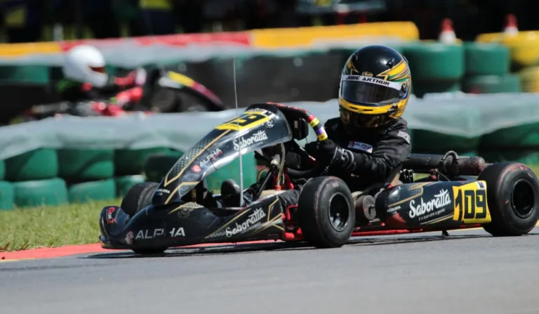 José Arthur, capixaba de 7 anos, brilha em competição de kart em Interlagos. (Foto: Divulgação)