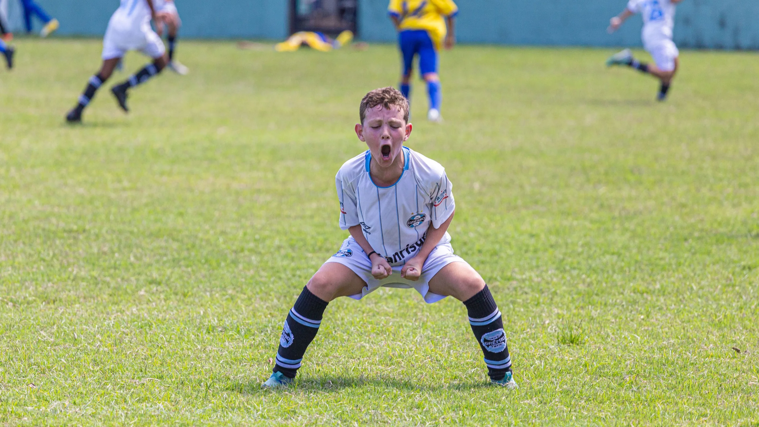 Copa Grande Maruípe: Guilherme Nicchio comemora gol do Grêmio no jogo contra o Solvive, Sub-12