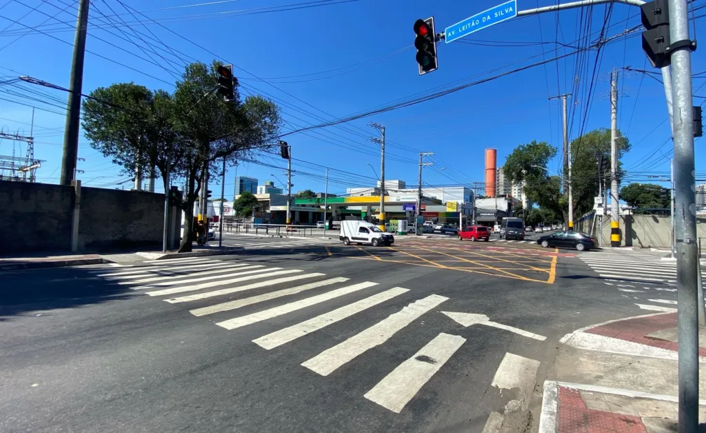 Cruzamento-da-Av.Maruipe-com-Av.Leitão-da-Silva