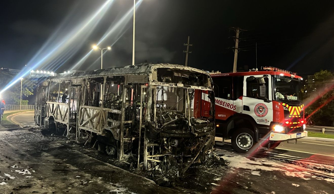 ônibus incendiado em onda de violência