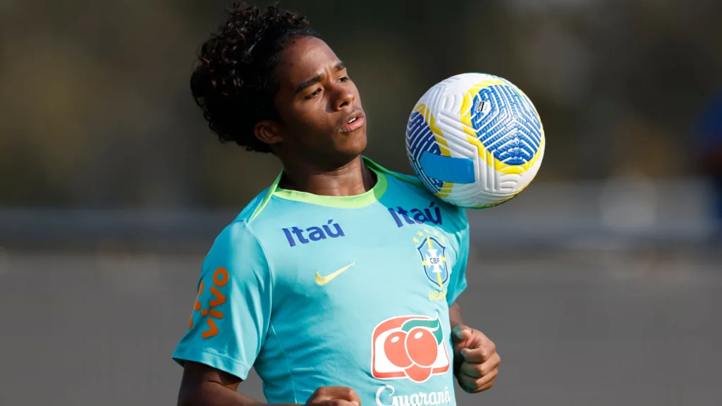 Endrick em treino da Seleção Brasileira