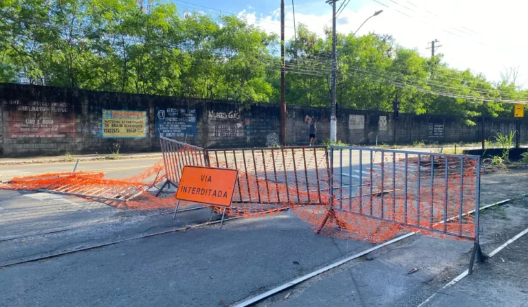 Avenida Anésio José Simões tem interdição em dois pontos para show. Foto: Thiago Soares/ Folha Vitória