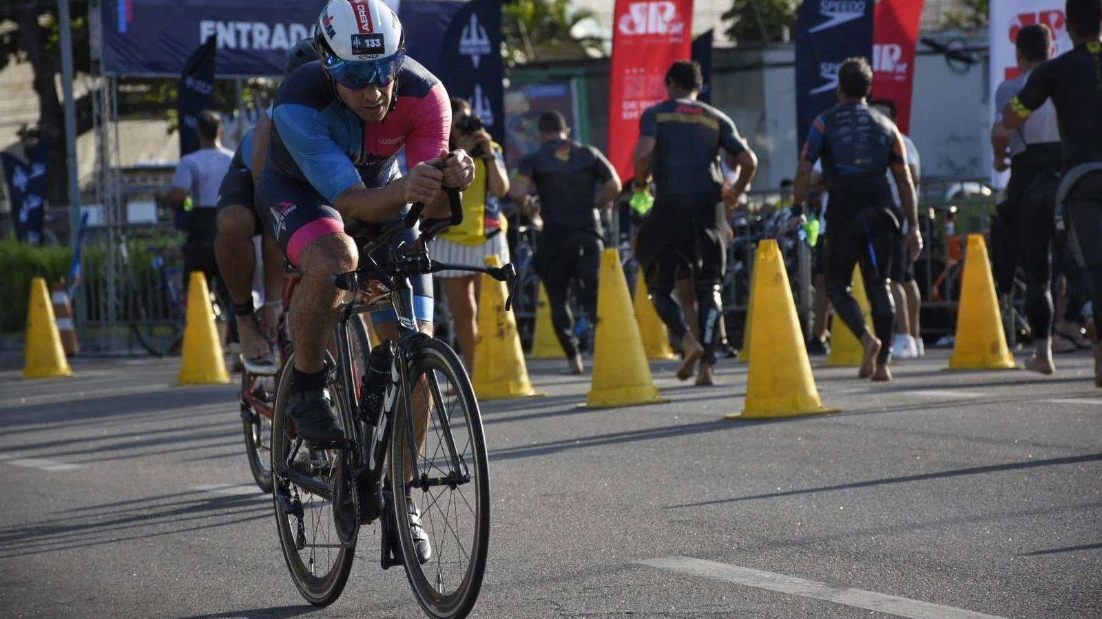 Triatlo Capixaba de Ferro, praia de Camburi, em Vitória