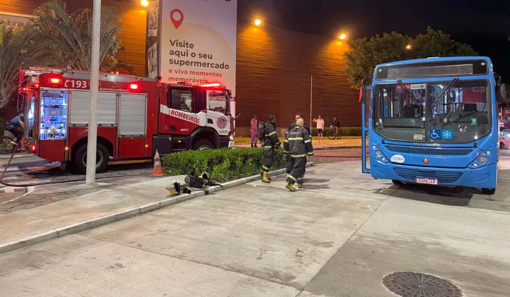 Ônibus incendiado em Vitória