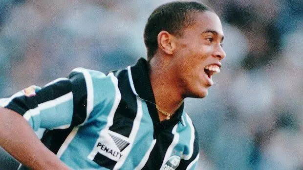 Ronaldinho em sua estreia pelo Grêmio em 1998