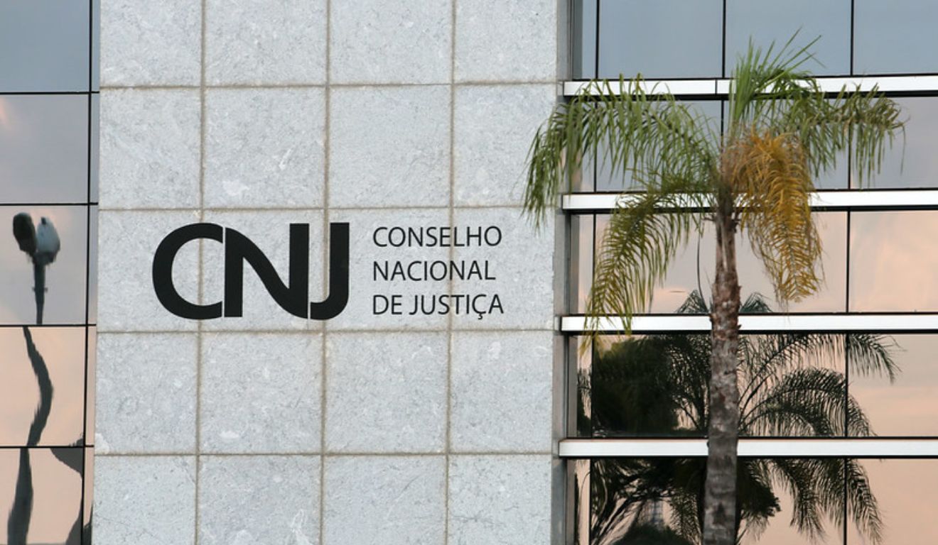 CNJ suspende edital para compras de iphones para o TJMA.