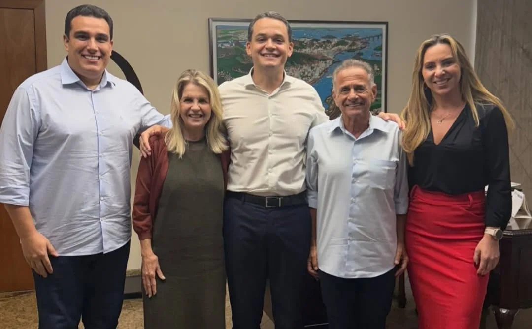 Erick, Soraya, Pazolini, Manato e Cris em encontro na Prefeitura de Vitória (foto: divulgação)