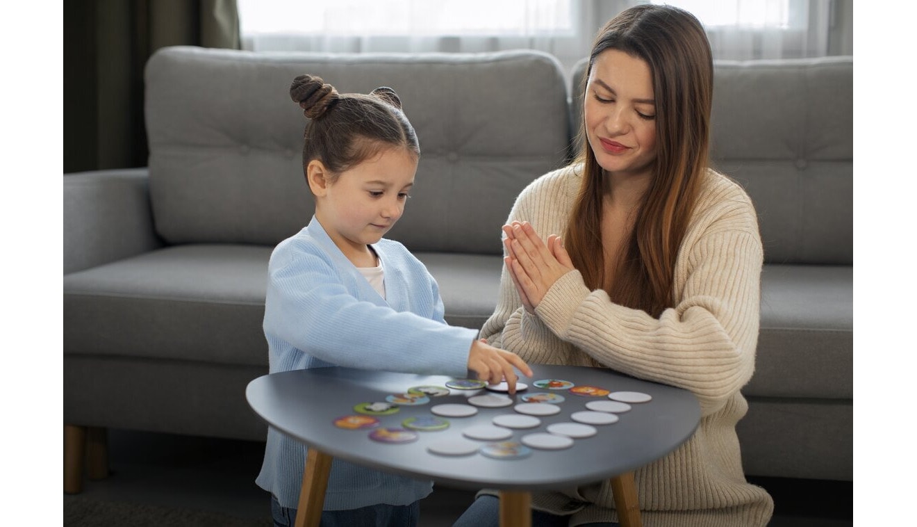 Garota autista e sua mãe
