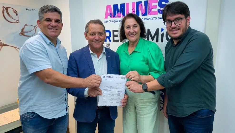 Paulo Celso, Barrigueira, Ana Izabel e Luciano Pingo na inscrição da chapa única para a eleição da Amunes (foto: Amunes)