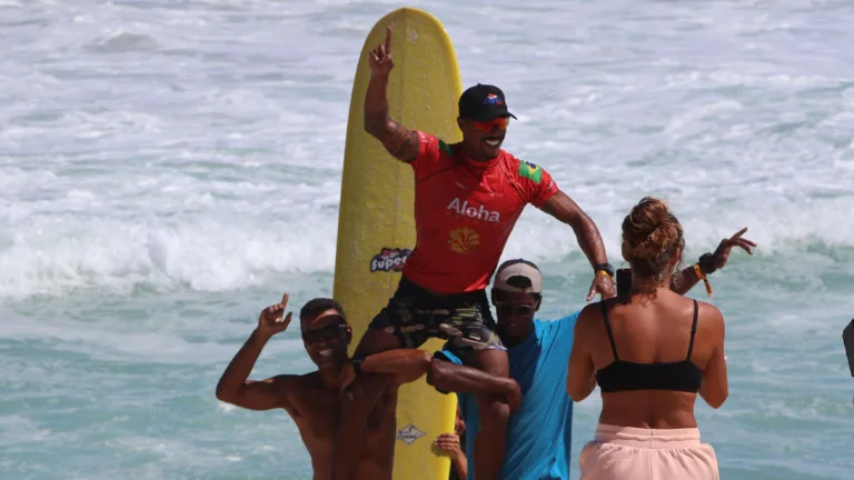 Alex Escobar venceu etapa em Saquarema do Circuito Brasileiro de Surfe