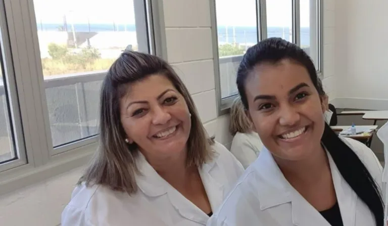 Virgínia e Edna enfrentaram juntas o curso de enfermagem

Reprodução/Arquivo Pessoal