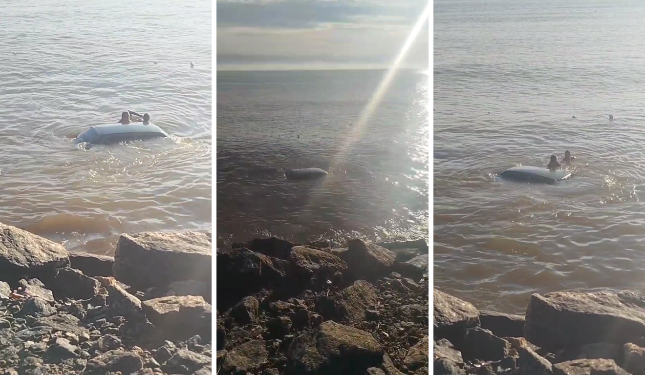 Carro vai parar dentro do mar em praia no Sul do ES
