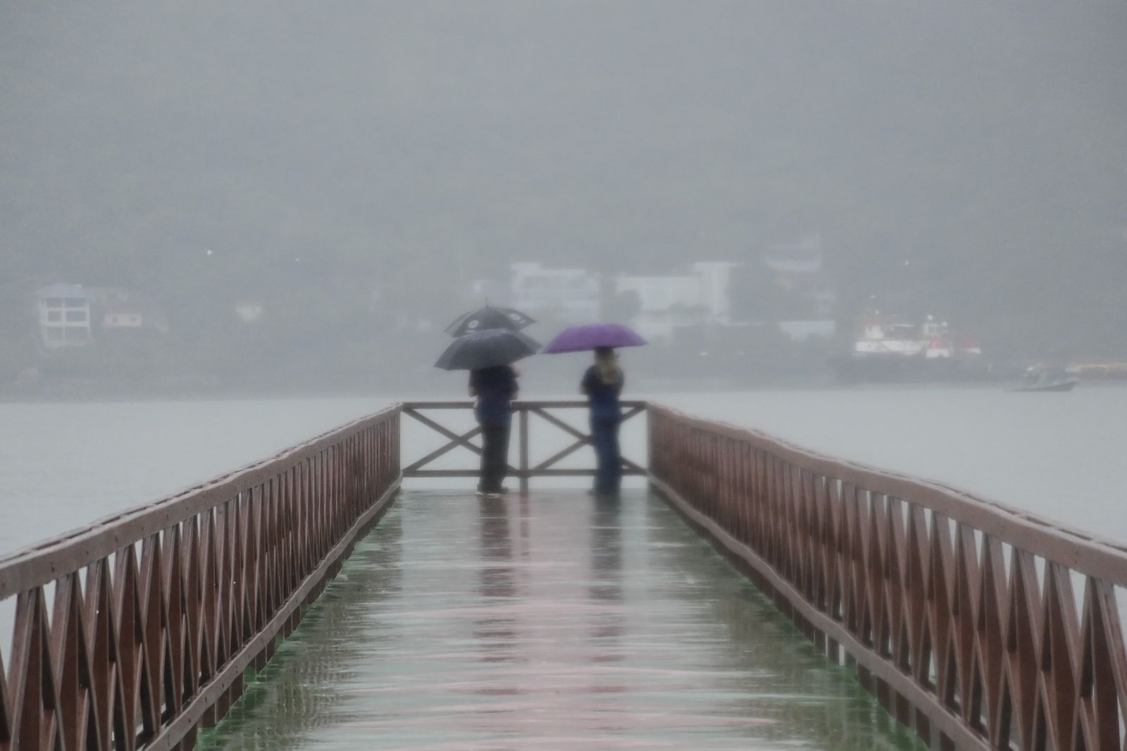 Chuva no Espírito Santo/Enseada do Suá