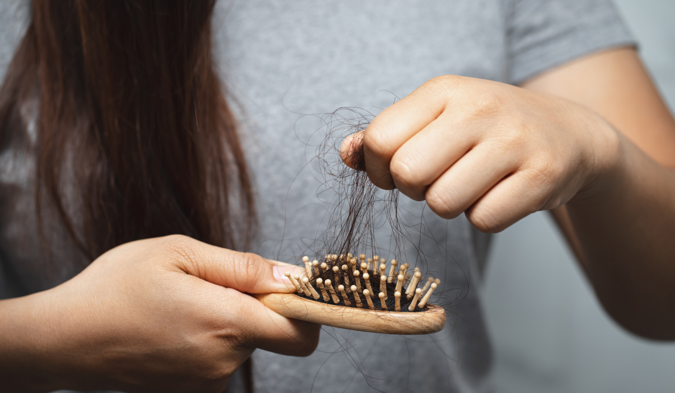 Sintomas da queda de cabelo/Canva