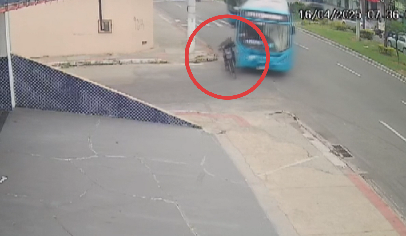 Motociclista morre em acidente com ônibus do Transcol na Lindenberg
