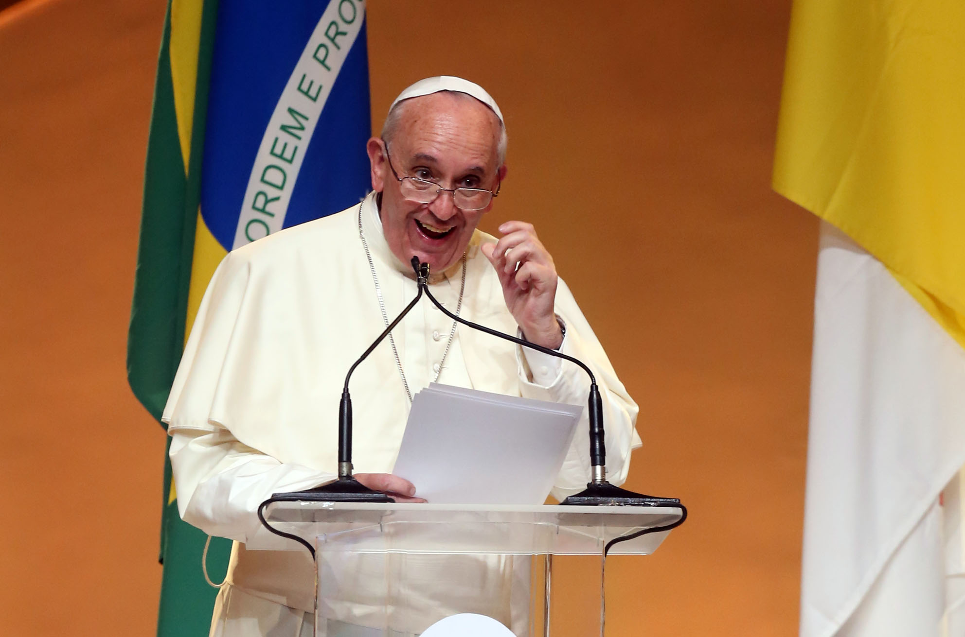 Papa Francisco durante cerimônia de boas-vindas no Palácio Guanabara, em Laranjeiras, zona sul do Rio de Janeiro. O pontífice esteve no Brasil em 2013 para liderar a Jornada Mundial da Juventude (JMJ)